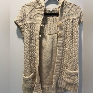Small costa Blanca cream/tan short sleeve hooded sweater